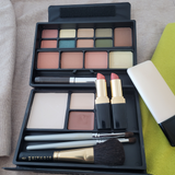 Signaire Ultimate Makeup Kit-Yellow Green